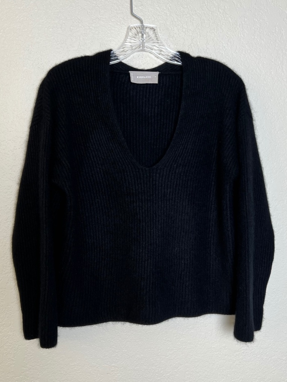 Everlane Cashmere Ribbed V-Neckline Cropped Sweater - Picture 2 of 9